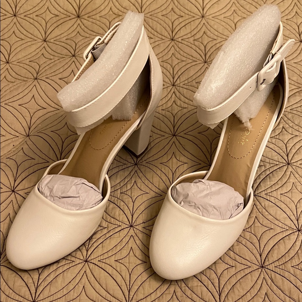 Dream Pairs Cream Block Ankle Strap Heels - Picture 2 of 6